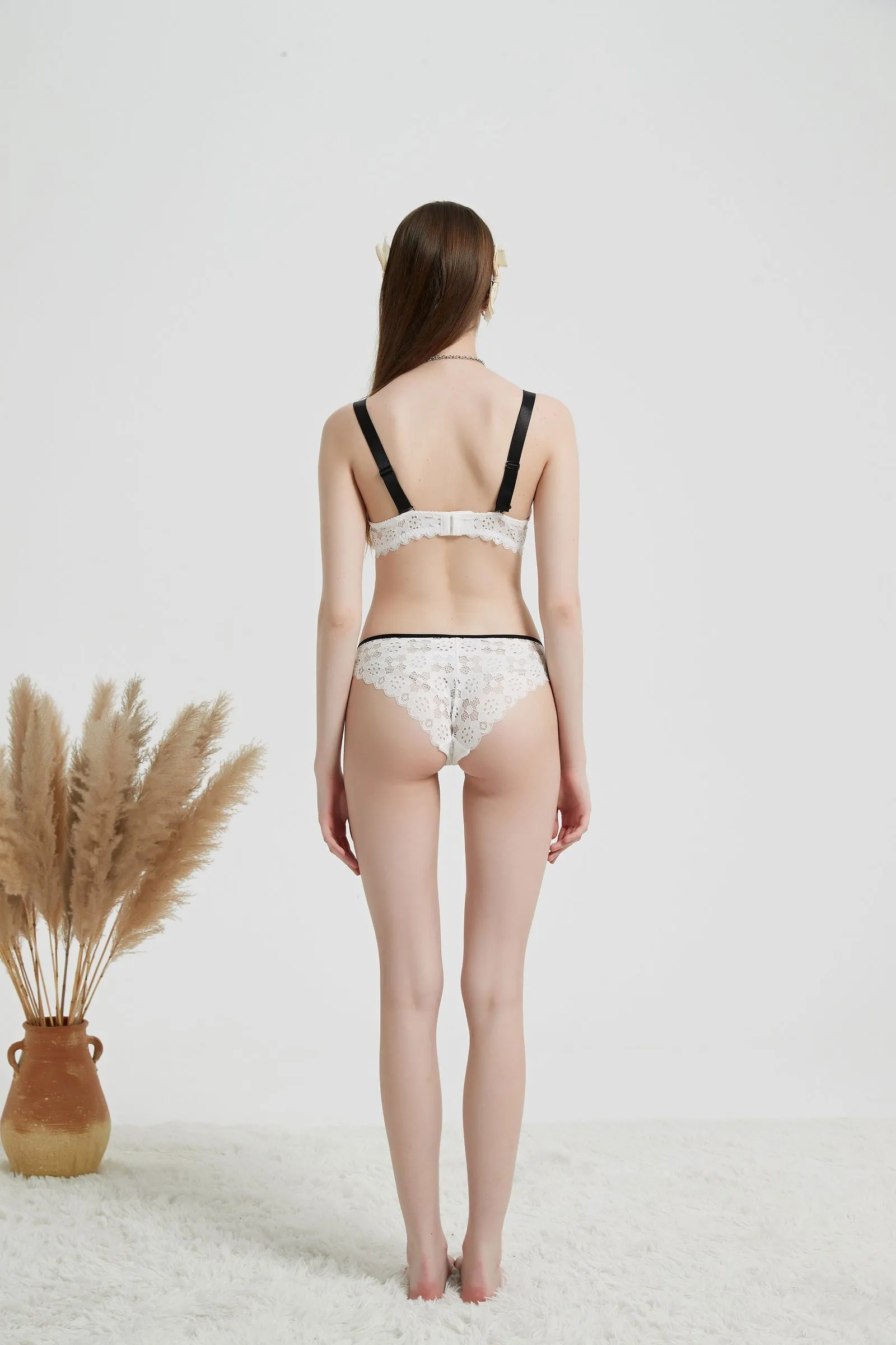 Contrast Charm Lace Lingerie Set